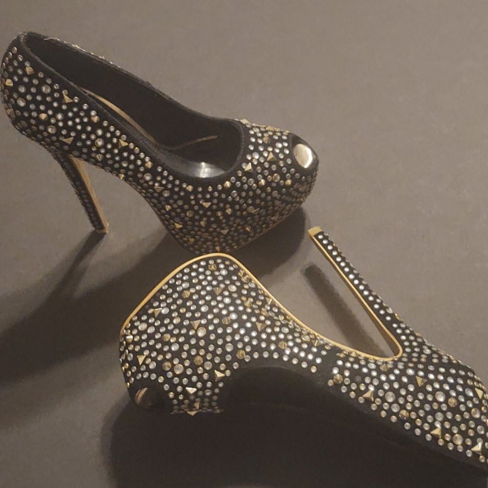 Peep toe heel